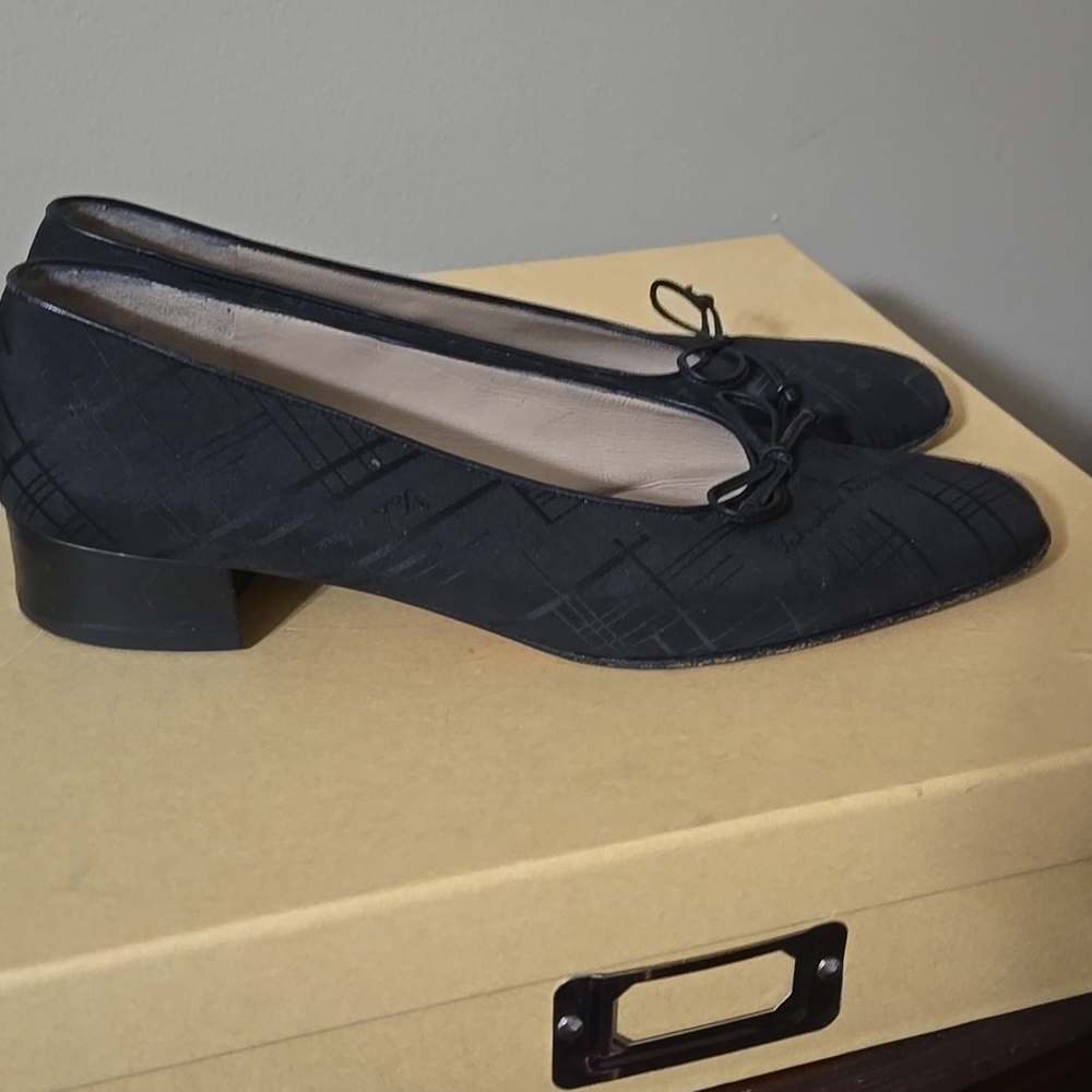 Salvatore Ferragamo Black Bow Heels Size 8.5 - Picture 5 of 11